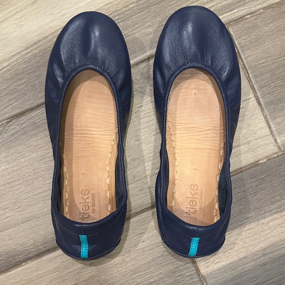 Women's Navy Ballet Flats - Picture 1 of 10